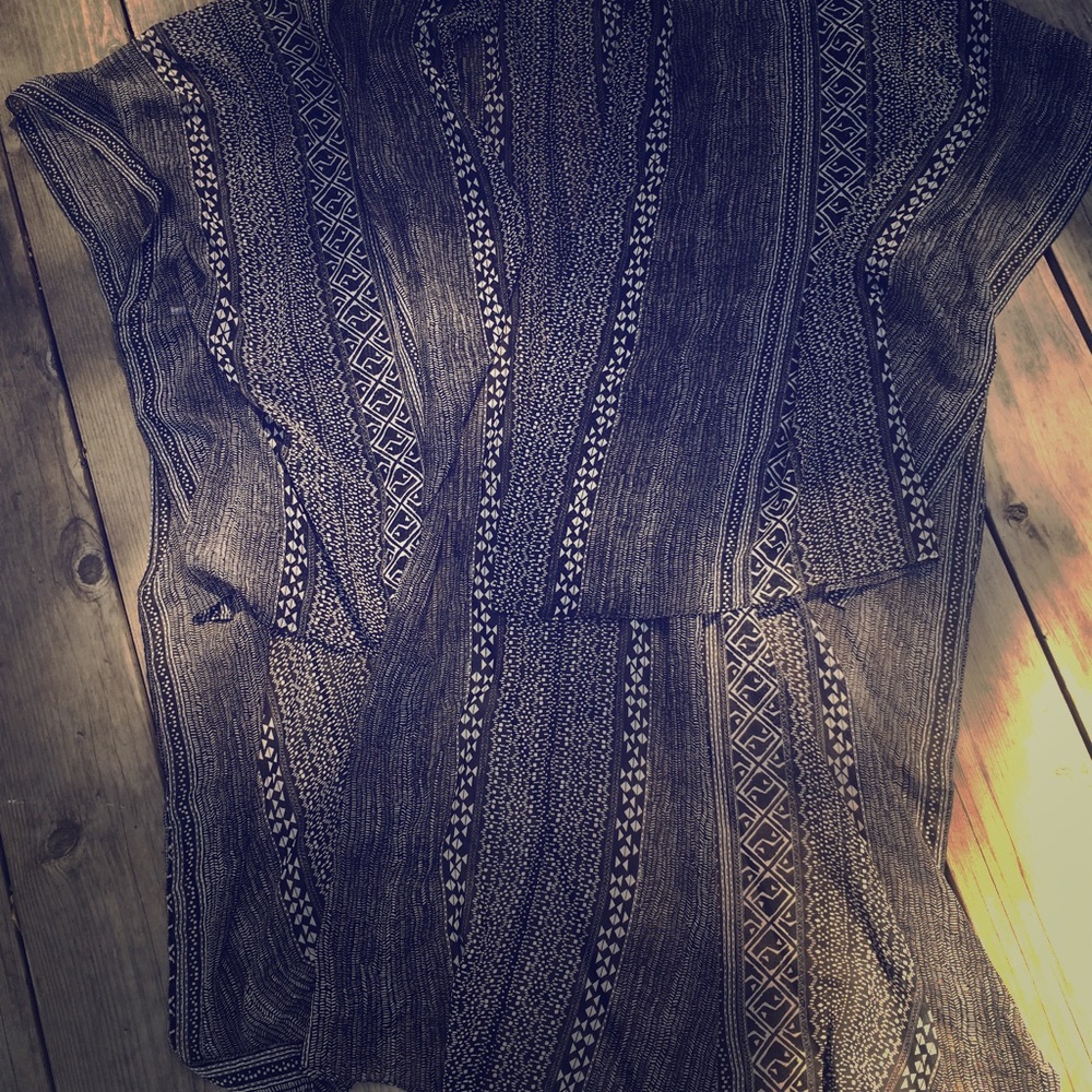 BCBG One Size kimono black and white